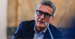 "La BCE approva l'aumento della quota della famiglia Del Vecchio in Banca Monte dei Paschi di Siena: cosa significa per il futuro della banca italiana?"