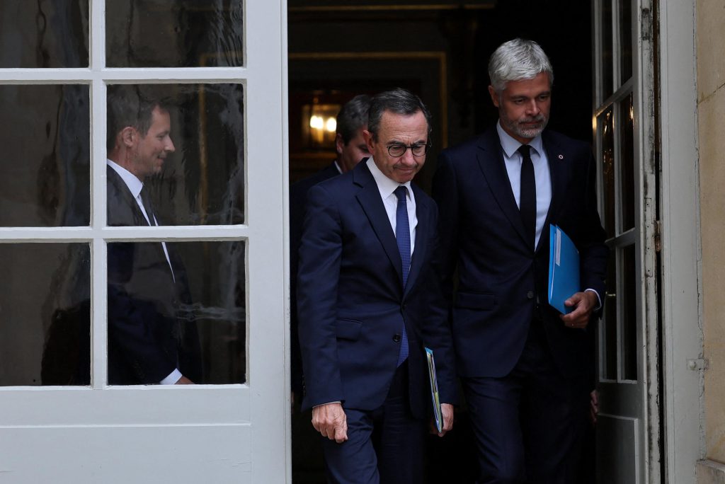 &quot;Les Républicains affrontano la minaccia della sinistra a Matignon: il congresso a Port-Marly per trovare soluzioni alla crisi politico-economica in Francia&quot;