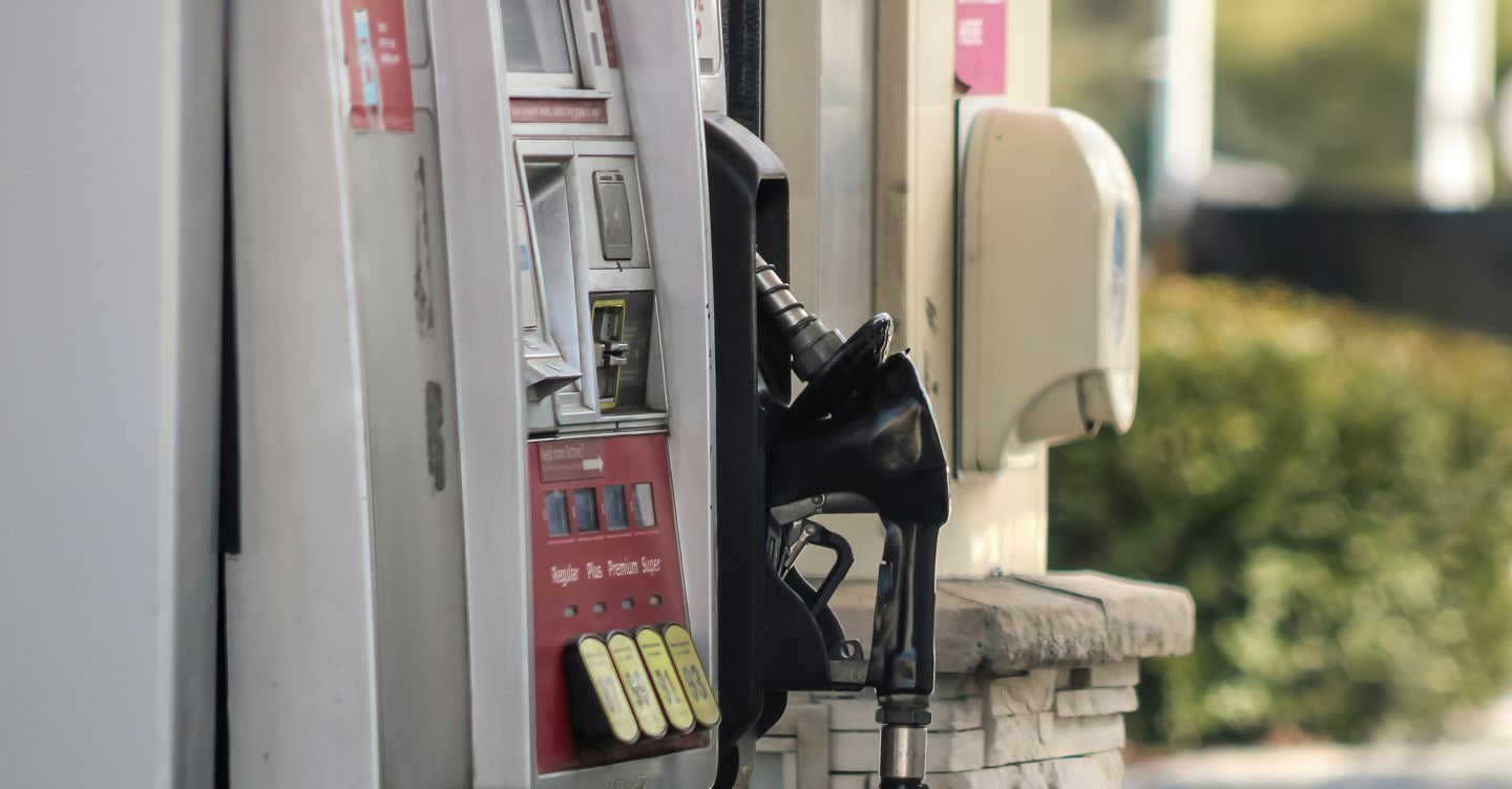 "Toscana e Piemonte: le regioni con il prezzo della benzina più basso - Scopri i fattori che influenzano i costi!"
