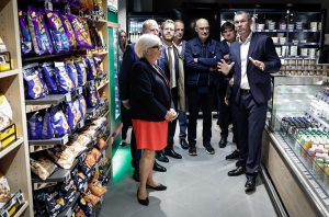 "Vautrin: la ministra del Lavoro e della Salute che si batte per la 'Francia che si alza presto'"