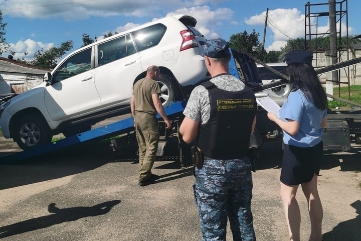 Russia invia auto di lusso per sostenere l'operazione militare speciale nella regione di Jaroslavl'