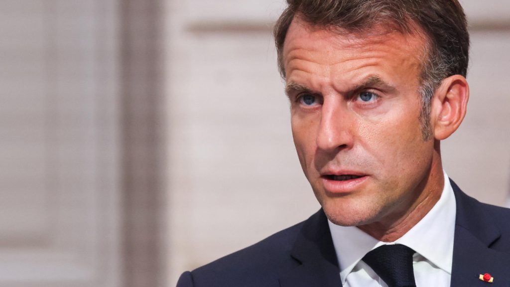 &quot;La corsa contro il tempo di Macron: la sfida della riorganizzazione politica in Francia&quot;