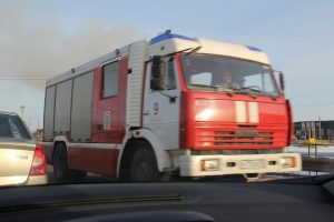 "Paura e solidarietà: incendio in un edificio residenziale, evacuati 20 persone tra cui bambini e anziani"