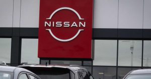 "Mercedes Benz vende il 3,8% in Nissan: il titolo crolla a Tokyo, quali conseguenze per il settore automobilistico?"
