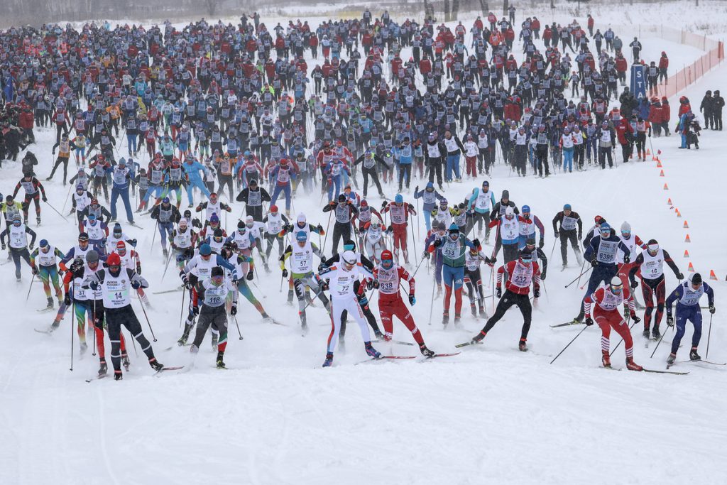 La Federazione Internazionale Sci esclude gli atleti russi dalle competizioni internazionali a seguito delle sanzioni internazionali contro la Russia