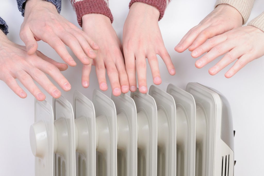 Freddo estremo ad Arcangelo: i residenti denunciano condizioni di vita precarie nelle loro abitazioni