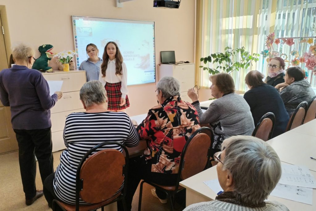 «Серебряные студенты» изучают китайский язык в Пензе