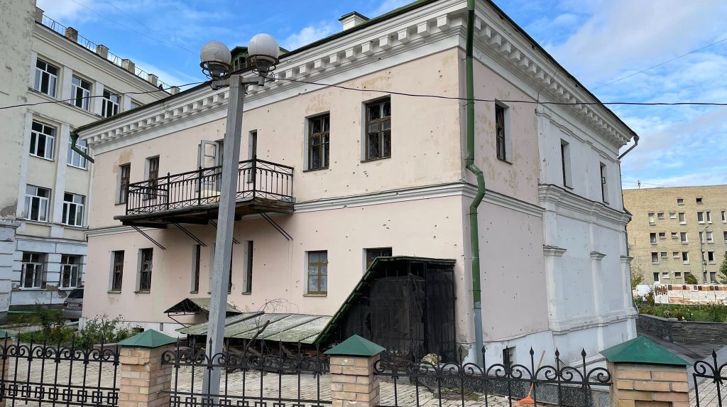 Attacco russo al Museo dell&#039;Etmanato a Kyiv: danni e conseguenze per la cultura ucraina