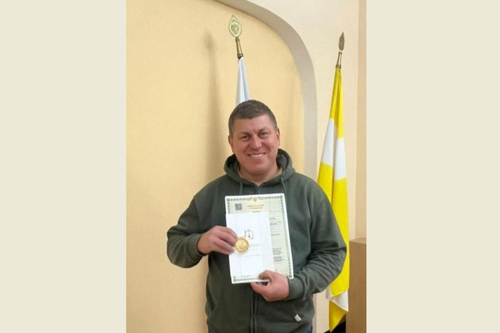 В День отца житель Ессентуков получил свидетельство о рождении 11-ого ребенка