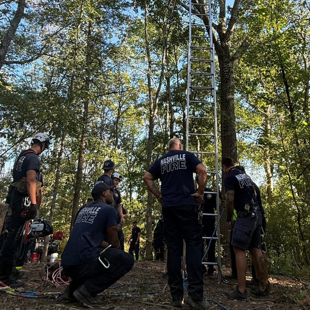 Tragedia nel Cielo di Nashville: Istruttore di Paracadutismo Perde la Vita Dopo la Separazione dallo Studente