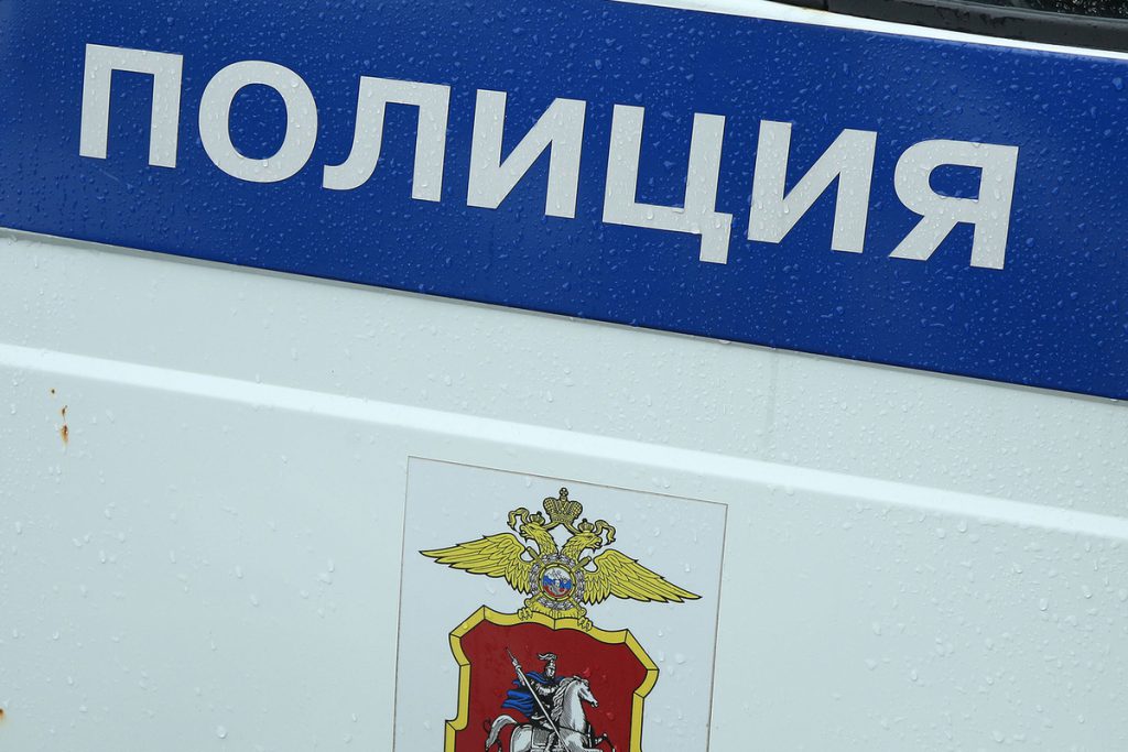 Полицейский автомобиль загорелся у здания ОМВД на юго-востоке Москвы