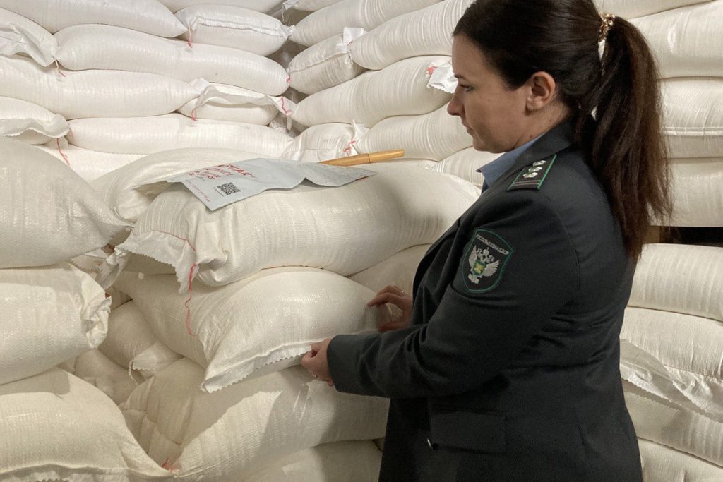 В Китай впервые отправились овсяные хлопья и мука из Новгородской области