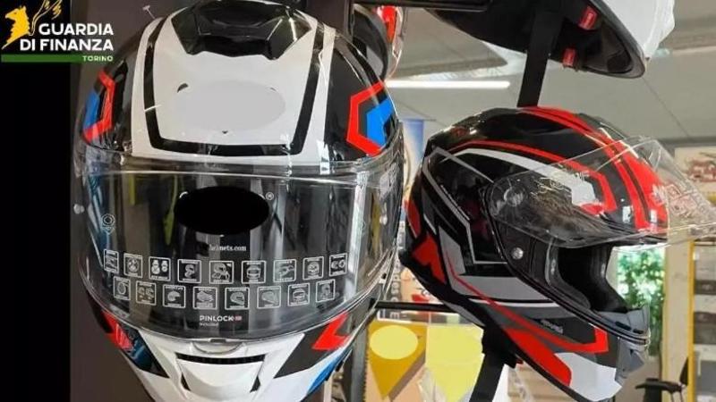 Spacciati per made in Italy ma arrivavano dalla Cina: sequestrati milioni di accessori auto e moto