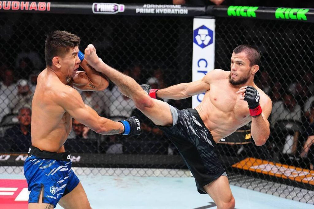 Умар Нурмагомедов победил американца на турнире UFC в Абу-Даби