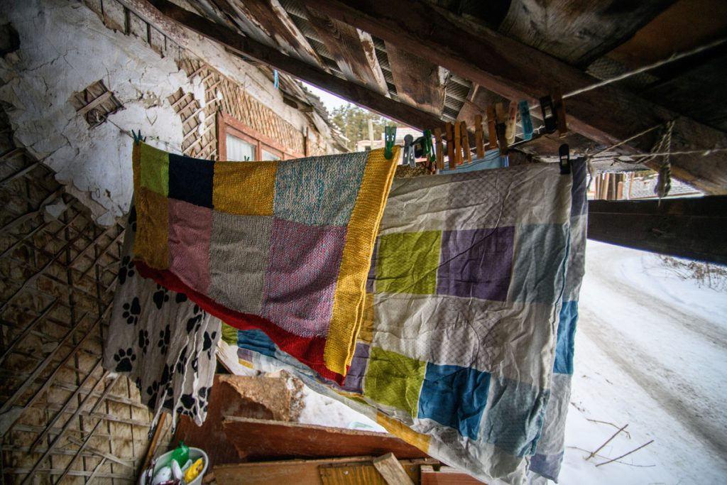 Crollo del soffitto in un edificio residenziale a Petuhovo: cause, conseguenze e misure di sicurezza