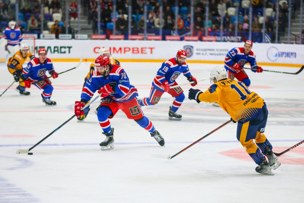 Хоккеисты тульского АКМ проиграли «Челнам» со счетом 2:6