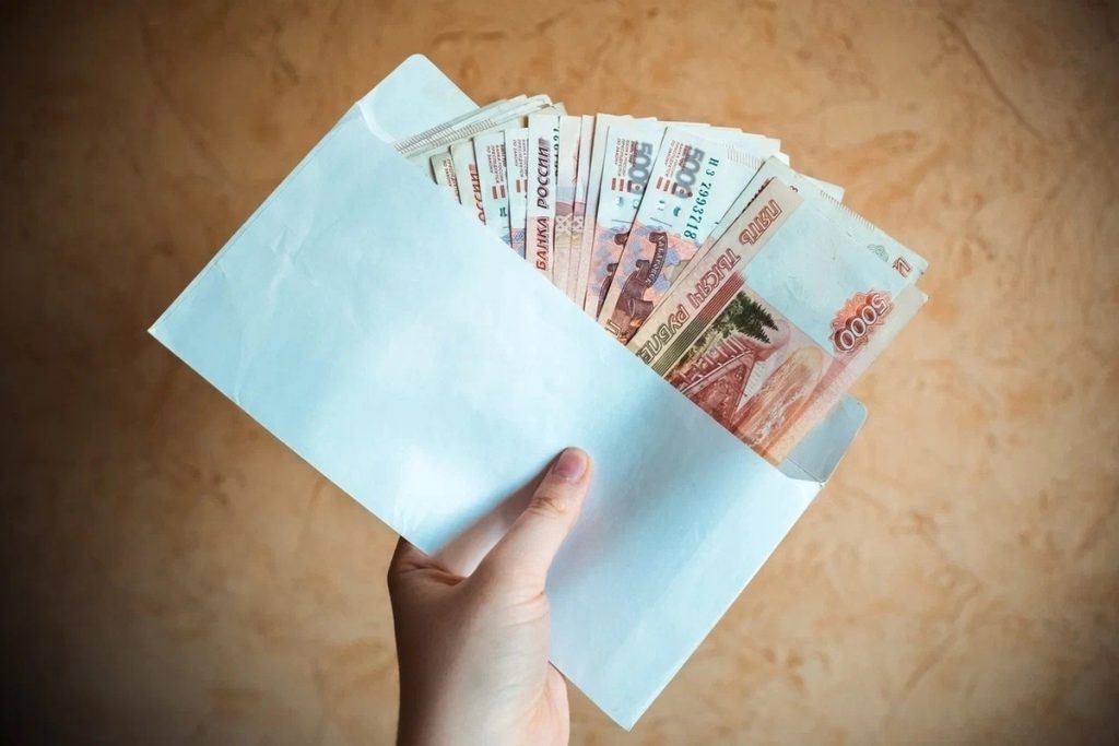 Желая заработать на покупке нефти, пенсионерка из Тверской области лишилась 100 тысяч рублей