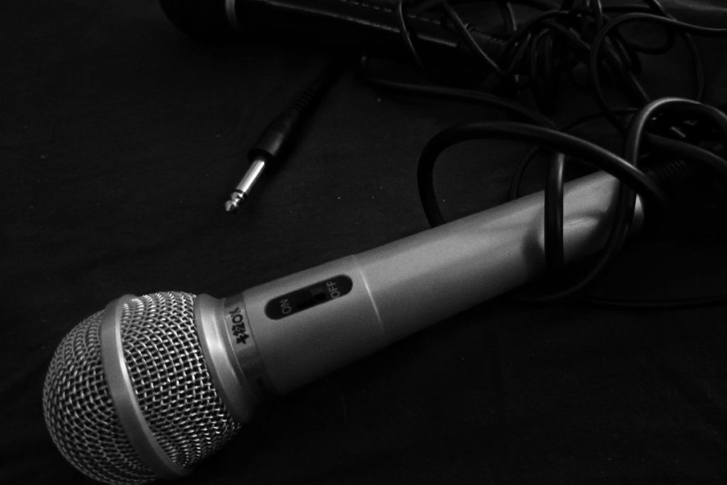 Матерящихся на сцене артистов предложили штрафовать в России