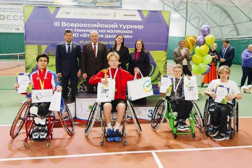 Tennis in carrozzina a Kaluga: i giovani russi si lanciano nel progetto Paratennis RF per promuovere lo sport per persone con disabilità