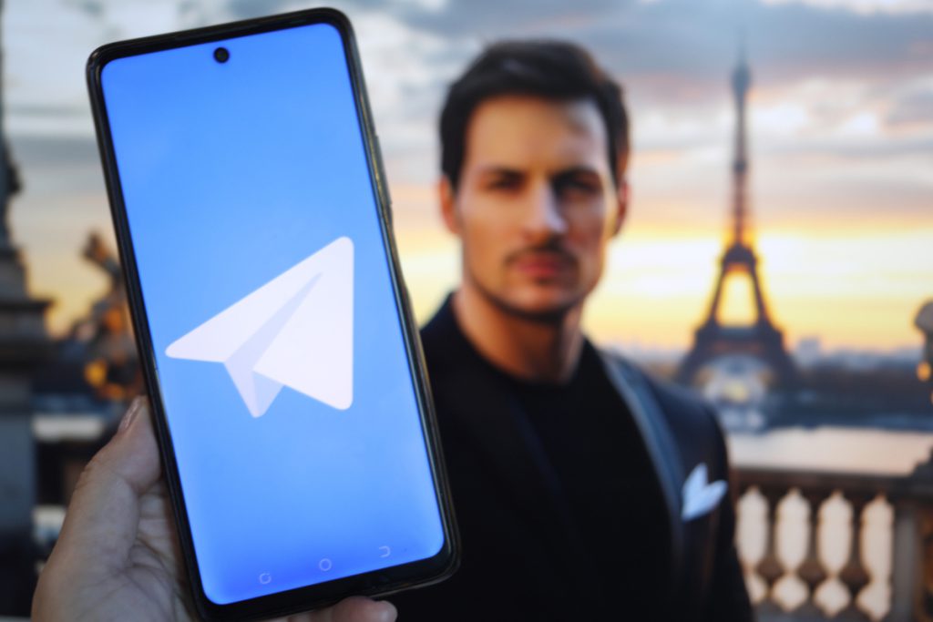 Il fondatore di Telegram commenta la crisi in Francia dopo il furto al Louvre
