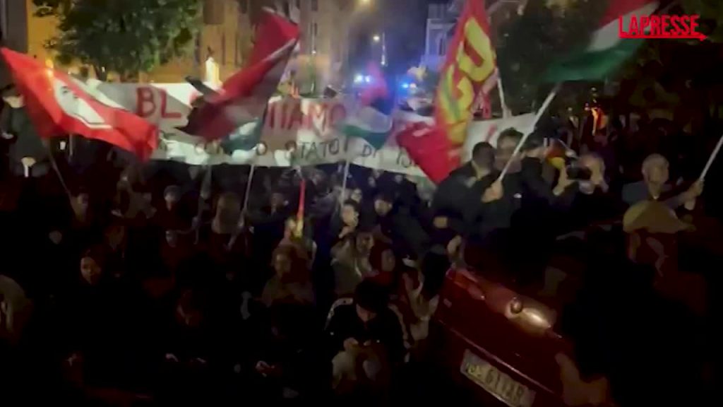 Manifestazione pro-Palestina a Roma: protesta seduta contro il blocco della polizia