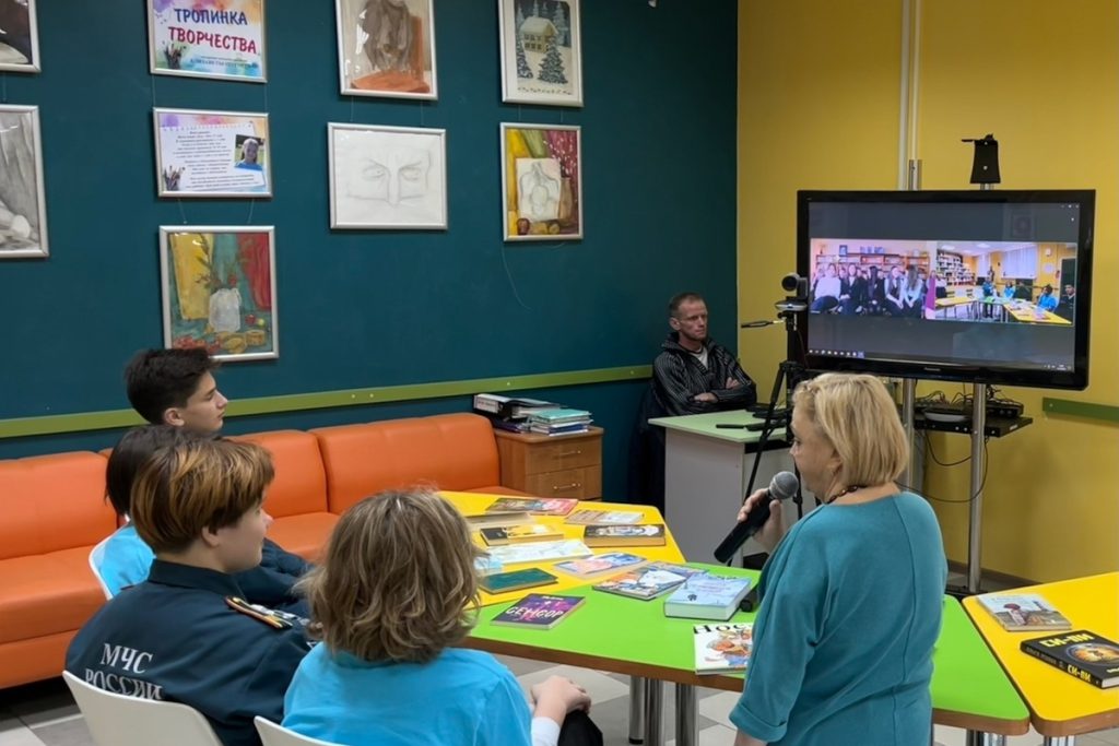 Biblioteca Infantile di Slanzy alla Conferenza dei Giovani delle Regioni di Est-Kazakistan e Leningrado: Un&#039;Opportunità per Scoprire le Radici Culturali e Storiche