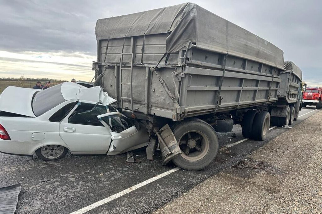 В Успенском районе в столкновении с КАМАЗом погиб пожилой водитель «Приоры»