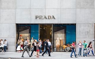Prada, Jefferies conferma &quot;buy&quot; e target price a 1913 HKD