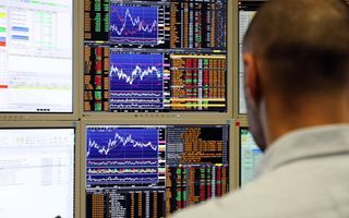 Piazza Affari chiude in leggero rialzo nonostante la sbandata di Ferrari