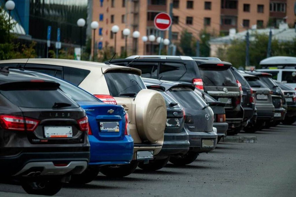 Abitanti della regione di Chelyabinsk registrano oltre mille diritti di proprietà su posti auto nel 2025