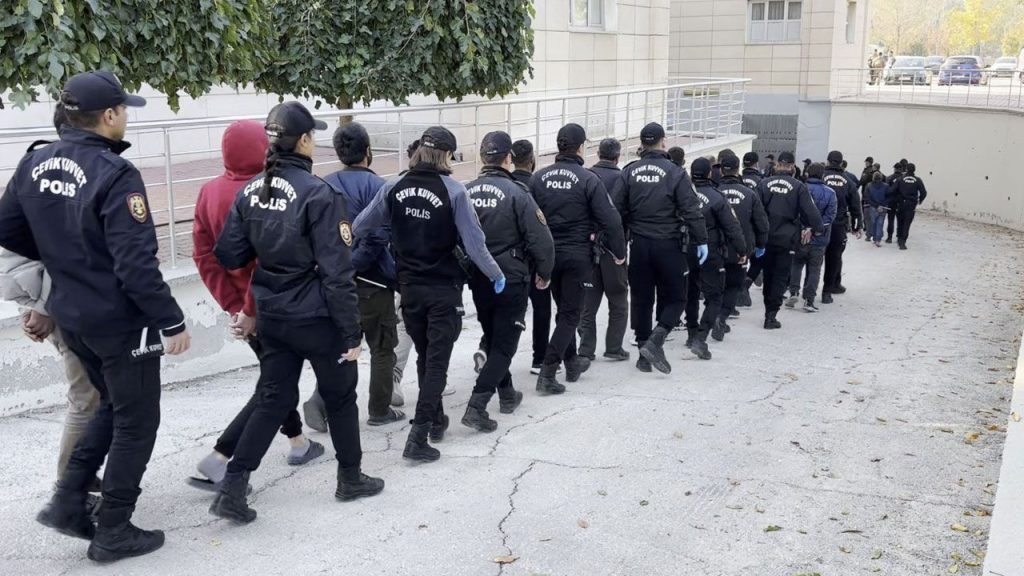 12 ilde büyük operasyon: 424 uyuşturucu satıcısı tutuklandı!