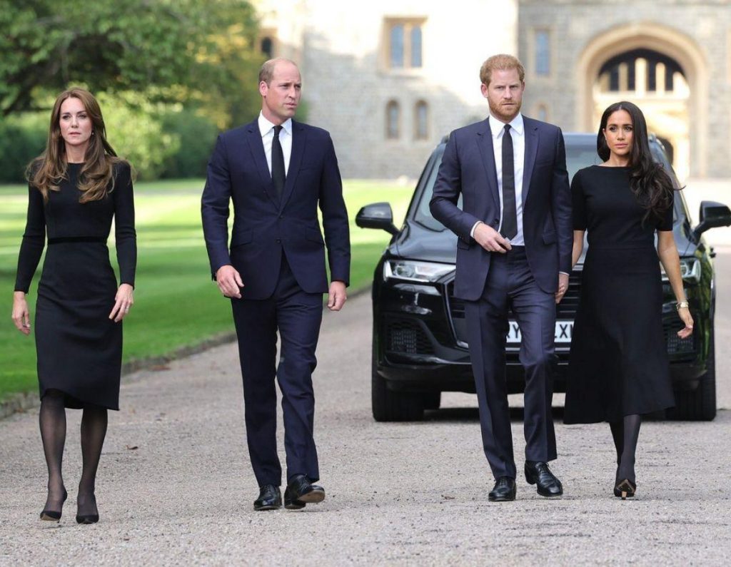 Принц Уильям готовится &quot;объявить войну&quot; Гарри и Меган, - СМИ