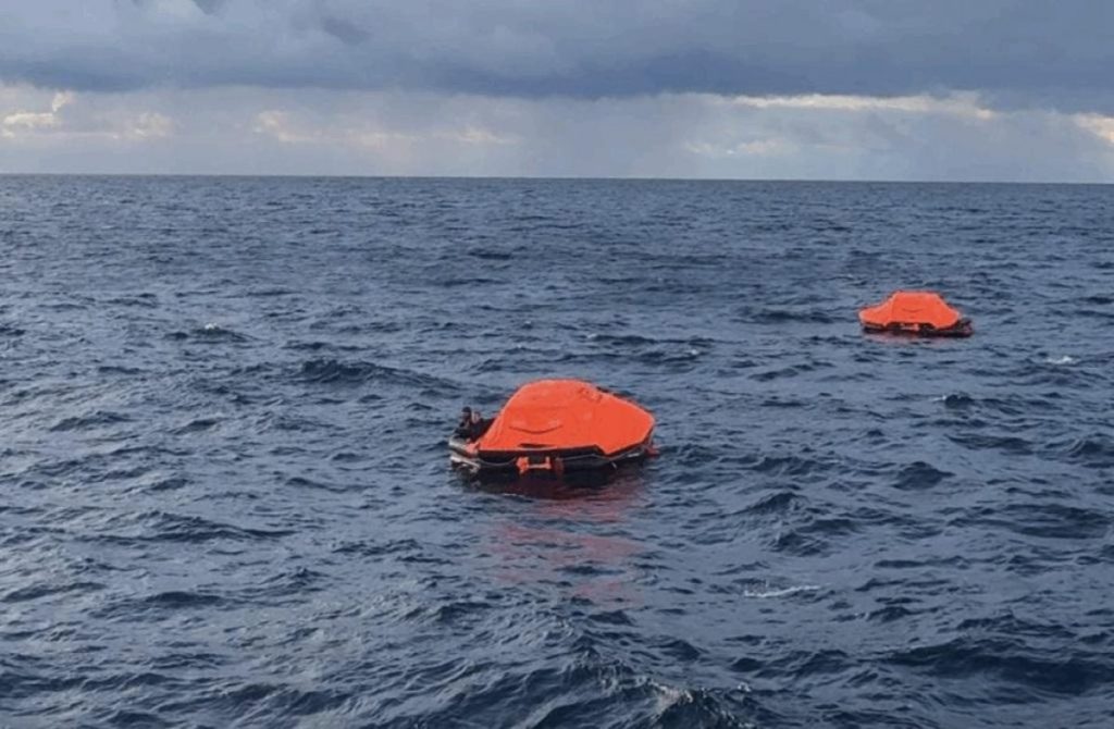 В Черном море затонуло грузовое судно: спасен украинский экипаж