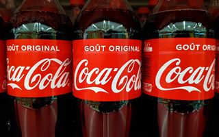 Coca-Cola registra utili e fatturato in aumento nel terzo trimestre nonostante la debole domanda di soft drinks