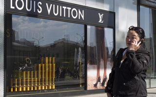 LVMH, Barclays conferma Equal Weight e alza TP a 560 euro
