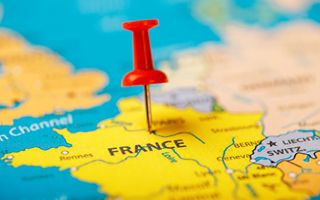 Francia, migliora a sorpresa la fiducia dei consumatori a ottobre