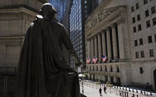 Mercati finanziari in turbolenza: Wall Street debole dopo le dichiarazioni di Trump sulla Cina, banche statunitensi sotto pressione