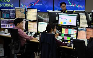 Mercati Asiatici in Bilico: Tokyo Registra una Seduta Mista con Occhi Puntati sulla Nuova Leadership Giapponese