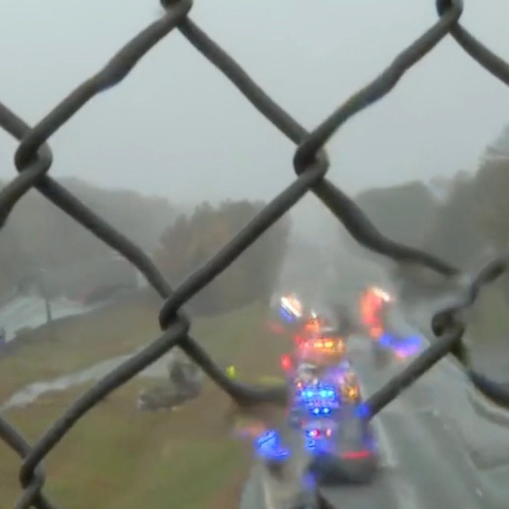 Incidente Aereo Mortale in Massachusetts: Due Persone Decedute e Traffico Bloccato