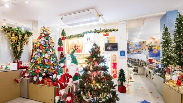 Riapre lo spazio solidale Lavazza in via Lagrange: regali di Natale per aiutare il Regina Margherita