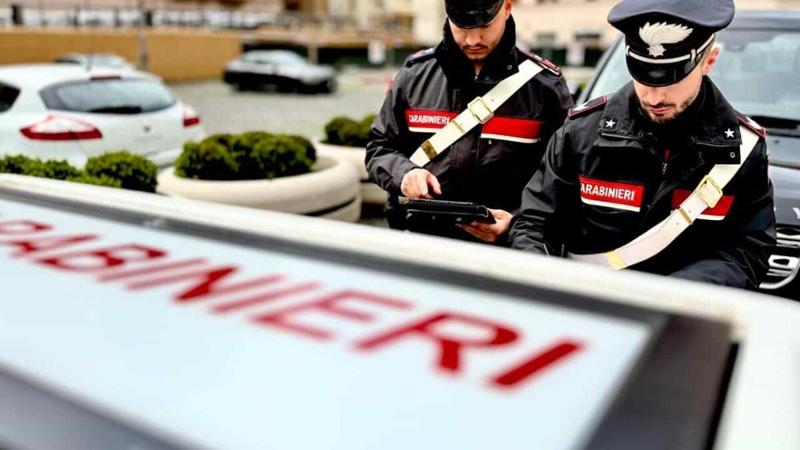 Donna arrestata all&#039;Oasi di Tortona dopo rapina e aggressione: mille euro di vestiti rubati