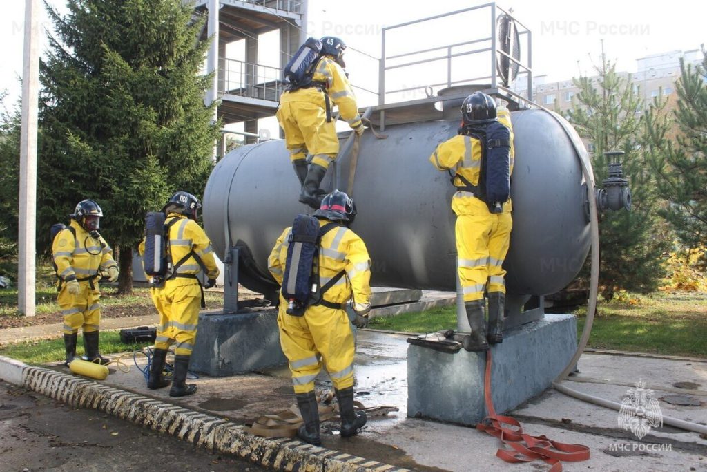 Operazione di Contenimento di Fuoriuscita di Petrolio sul Lago: I Salvataggi dell&#039;Oblast&#039; di Orël Sono Pronti ad Affrontare le Emergenze Ambientali