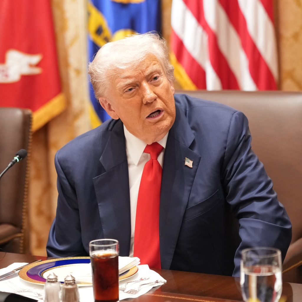 Stallo Politico negli Stati Uniti: Trump Minaccia di Tagliare i Programmi dei Democratici mentre la Chiusura del Governo Prosegue