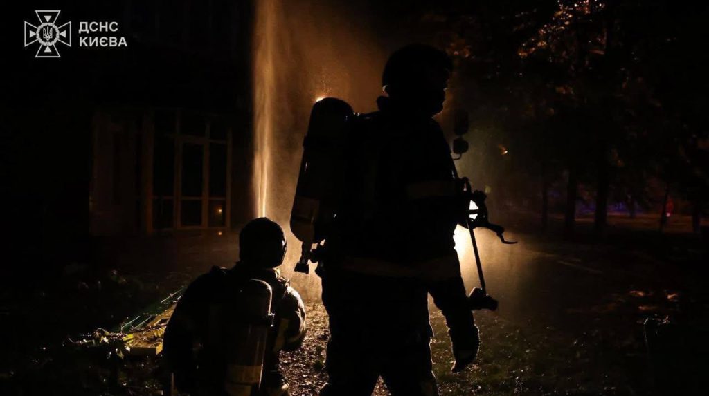 Attacco notturno russo a Kyiv: due morti e cinque feriti, tra cui un bambino di due anni