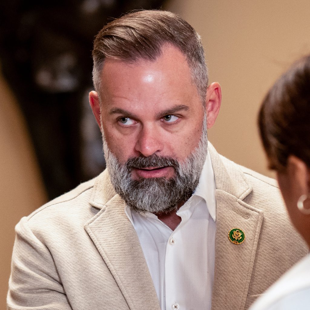 Ordine di Protezione per Miss Stati Uniti contro il Rappresentante Cory Mills per Minacce di Diffusione di Video Espliciti