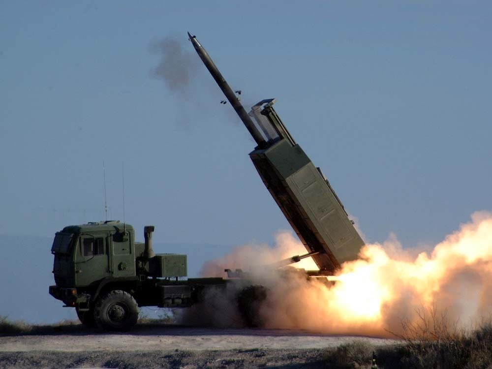 Новая американская ракета для HIMARS будет иметь два двигателя и лететь на 800 километров