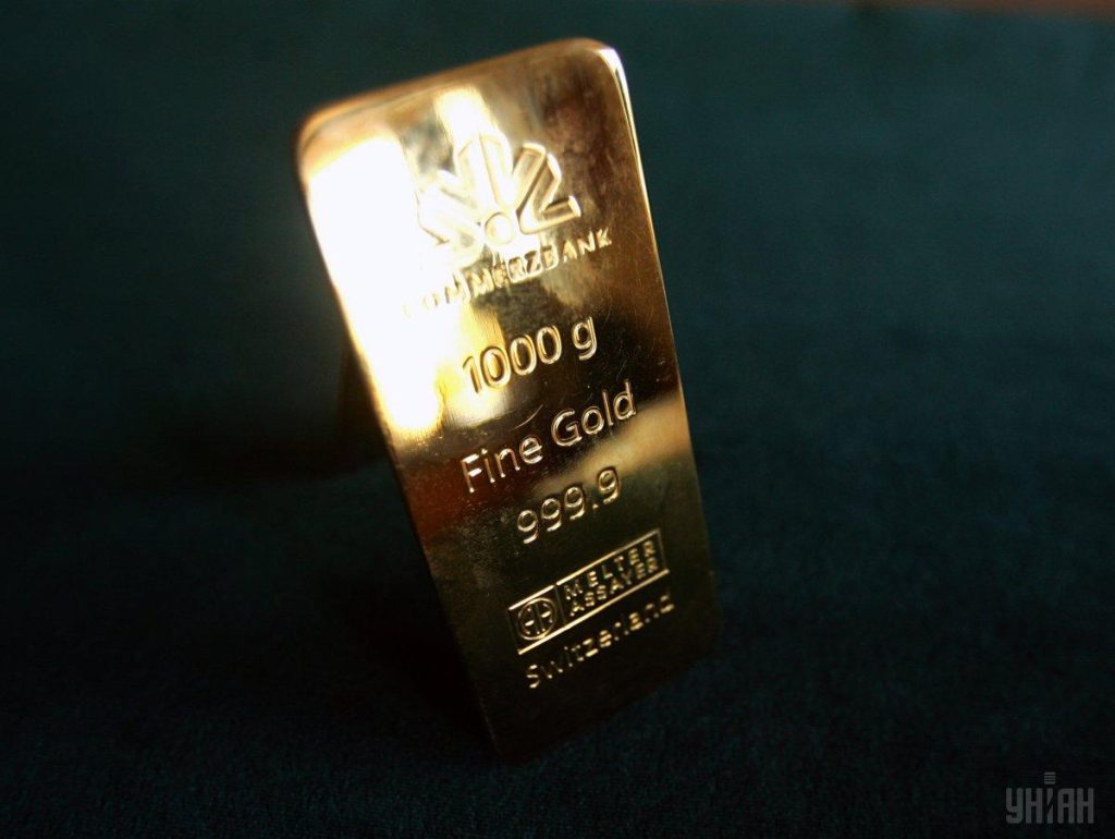 Золото падает после достижения нового рекорда: сколько теперь стоит металл