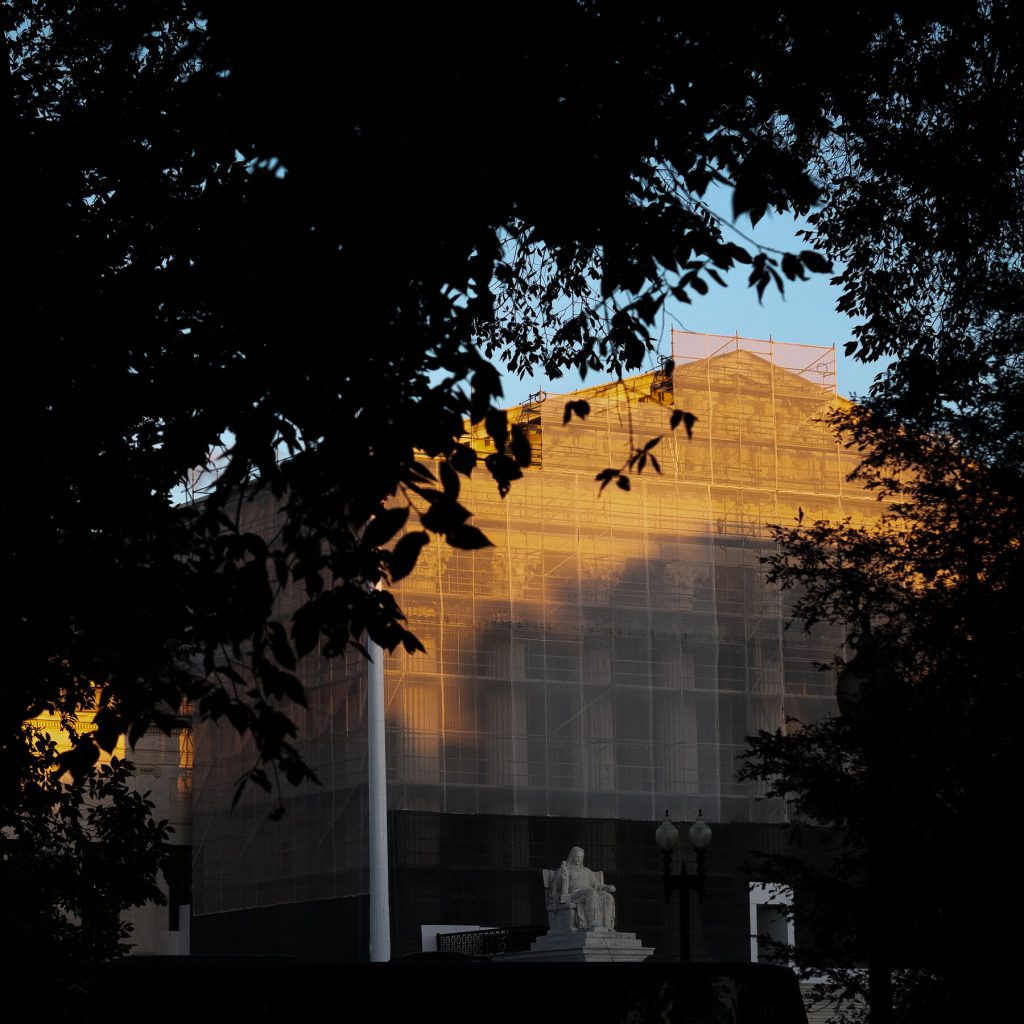 Supreme Court Asks When Police Can Enter Without Warrant in Emergency