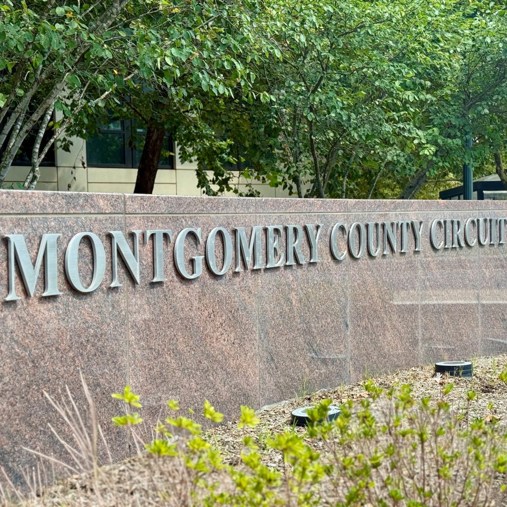 Ex Agente dell&#039;FBI Condannato a 60 Anni di Prigione per Stupro: Una Condanna che Solleva Interrogativi sulla Condotta degli Agenti di Polizia