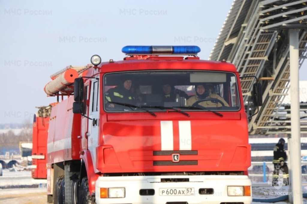 В Орловской области во время движения вспыхнул мусоровоз